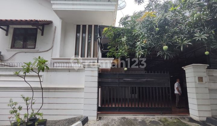 rumah pulomas luas 328m posisi hoke hadap utara-timur bangunan 1 lantai