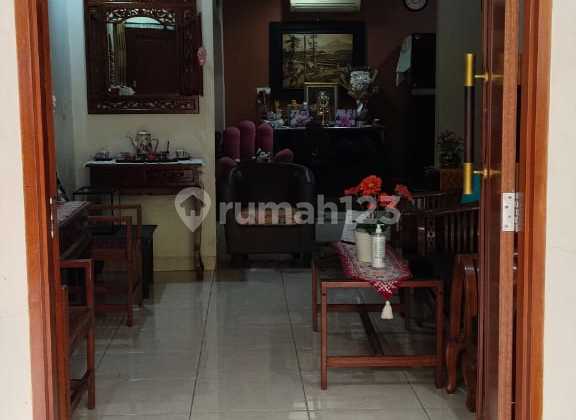 Cempaka Putih house, east-facing, 175m², flood-free, comfortable neighborhood. 2