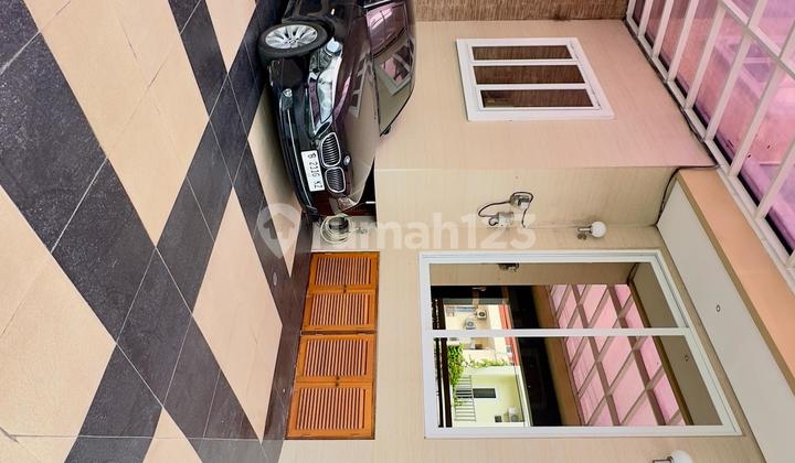 rumah paradise dengan interior yang cantik dan bagus luas 180m 3,5 lantai  2