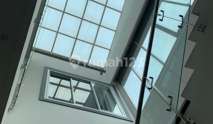 rumah sumagung 4 lantai luas bangunan 600m hadap selatan masih nego 2