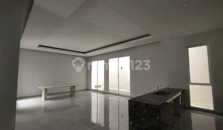 Rumah Sunter dengan Bangunan 4 Lantai Luas 240M Hadap Utara Ada Swimming Pool 2