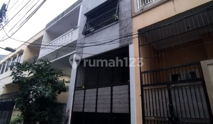 rumah pademangan bangunan 3,5 lantai hadap selatan-barat luas 49m