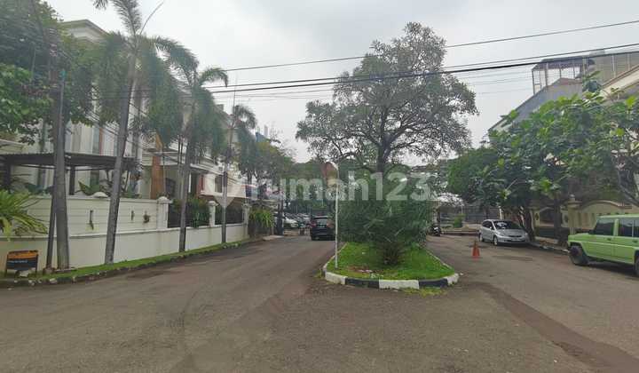 rumah hoek gading kirana luas 329m hadap timur selatan jalan boulevard 2