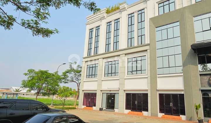 Corner shophouse in Sedayu City, 4 floors, area 4.5x18m, negotiable.