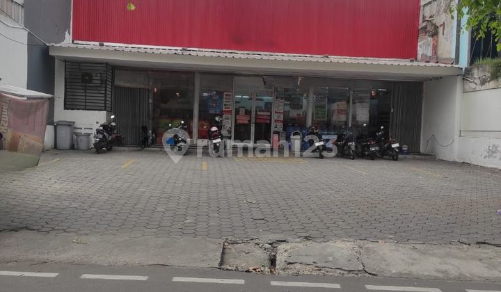 Former mini market area 6550m facing southeast, single-story building in Bentengan Mas area.