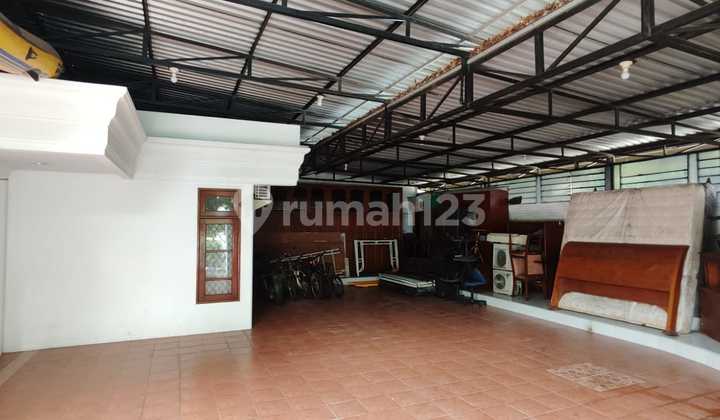 rumah pulomas luas 328m posisi hoke hadap utara-timur bangunan 1 lantai 2