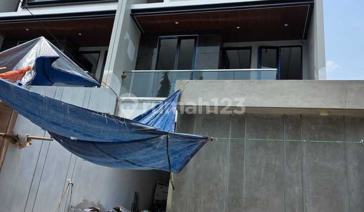 BRAND NEW , Rumah Sunter Luas 150m Hadap Utara Sudah Tinggi Dari Jalan