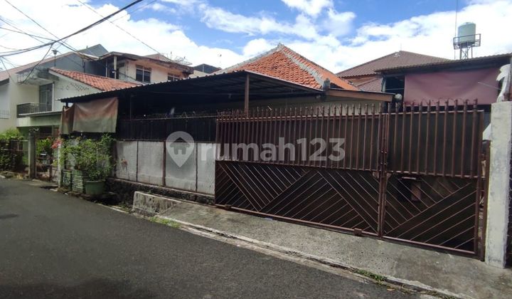 Rumah Tua Kartini Luas 213M Hadap Selatan Jalan 2 Mobil Bebas Banjir Rumah Tua Kartini Luas 213M Hadap Selatan Jalan 2 Mobil Bebas Banjir