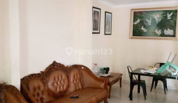 Rumah 2 Lantai Bagus Semi Furnished di Kota Wisata, Jakarta Timur 2