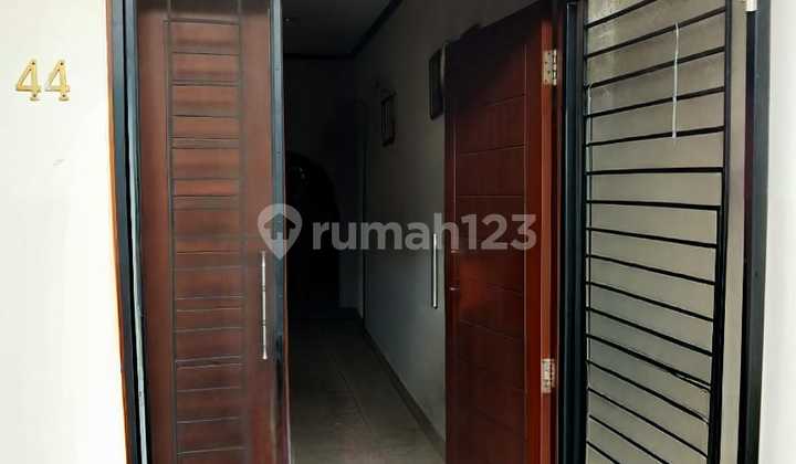 Di Jual Rumah di Dkebayoran Lama 2