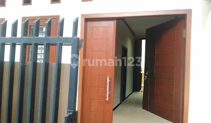 Di Jual Rumah di Dkebayoran Lama