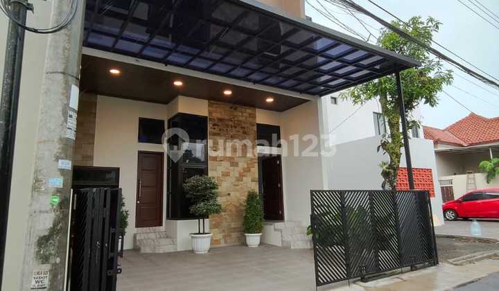 Rumah 2 Lantai Siap Huni Desain Kontemporer Modern di Jl.kaliurang Km 7,Dekat Kampus Ugm