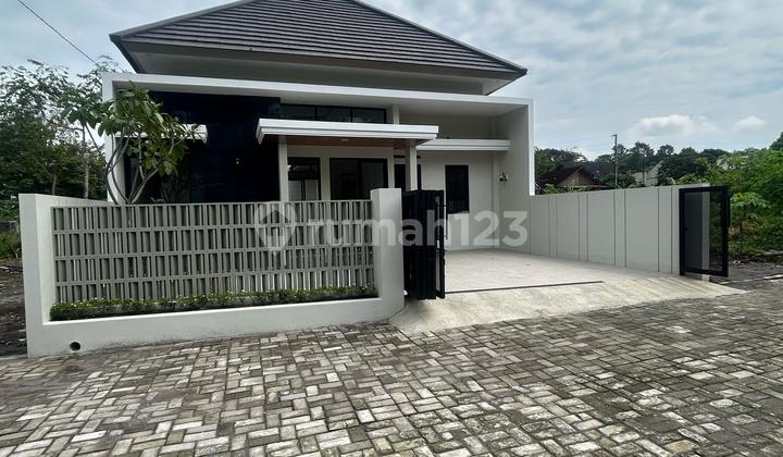 Rumah siap Huni Limasan Modern di Jl. Kaliurang km 13,Dekat pasar Jangkang Dan Kampus UII