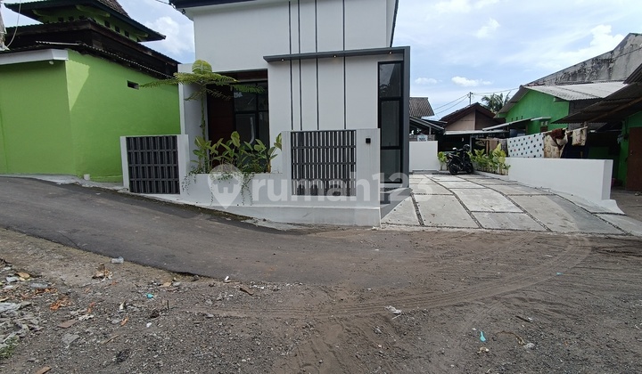 Rumah Minimalis Modern di Jakal Km 12,5,Dekat Kampus Uii 1