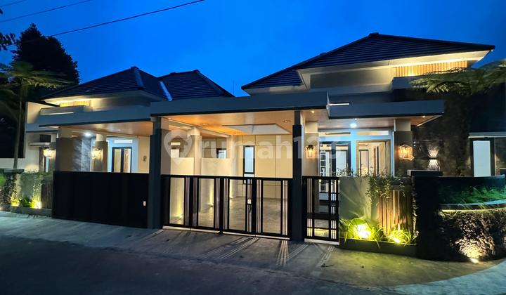 Rumah Baru Mewah Desain Modern Tropis 1 Lantai di Jl. Kaliurang Km 13,Dekat Kampus Uii Rumah Baru Mewah Desain Modern Tropis 1 Lantai di Jl. Kaliurang Km 13,Dekat Kampus Uii