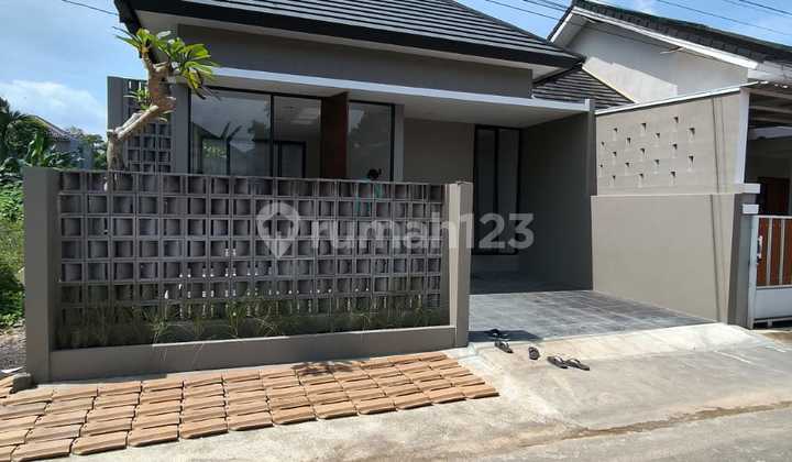 Modern Limasan Design Ready-to-Occupy House in Seyegan, Near AT TAUROT Hospital Sleman
