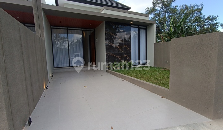 Ready-to-occupy house, ideal for UII students, located at Jalan Kaliurang km 13, near UII Campus.