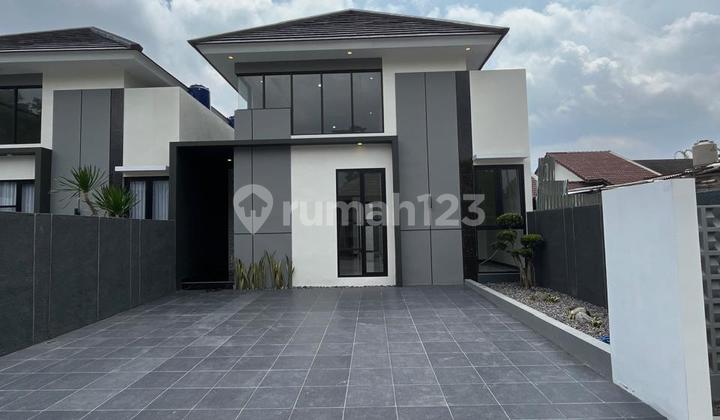 Rumah mewah modern di jakal km 13,Dekat Al Azhar Chairo