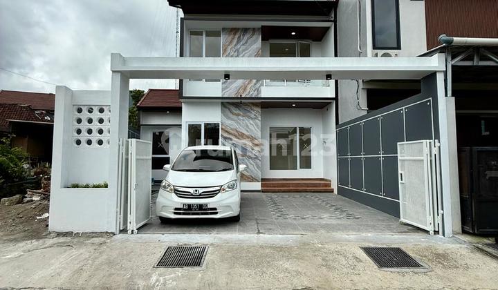 Rumah 2 Lantai Desain Kontemporer Modern di jl.Palagan km 8,Dekat Hotel Hyyat
