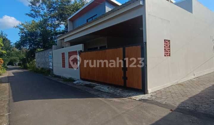 Rumah Tropis Di Wedomartani, Dekat Waterboom Jogja Bay Rumah Tropis Di Wedomartani, Dekat Waterboom Jogja Bay