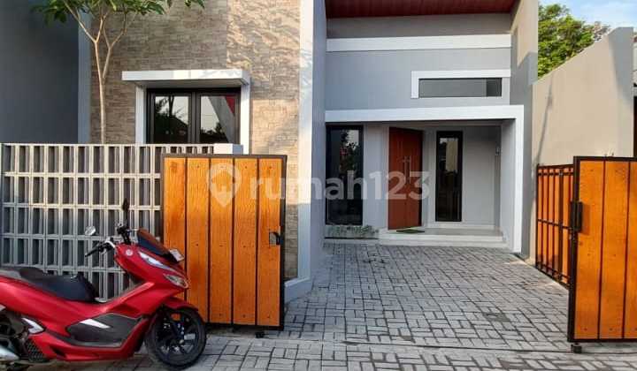 Modern Design Ready-to-Occupy House on Kabupaten Street, Near JCM
