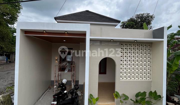 Rumah Siap Huni Desain Teras Aesthetic di Jl. Kaliurang KM 13,Dekat Kampus Uii 2