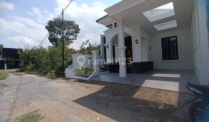 Rumah Klasik modern di jakal km 13,Dekat Kampus UII Terpadu 2