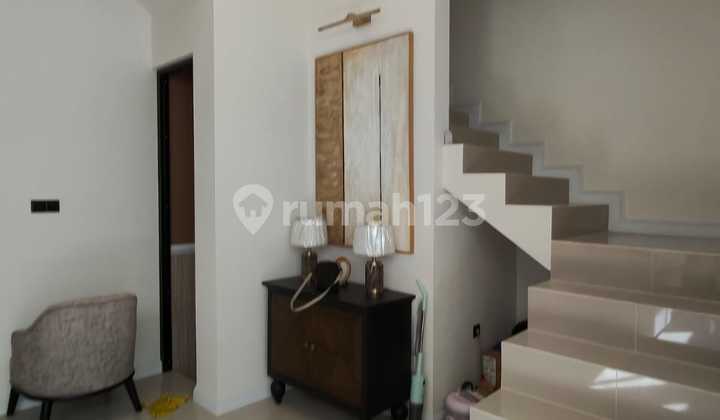 New 2-Story House with American Classic Design in Maguwoharjo Sleman, Near Grand Orchid Hotel 2