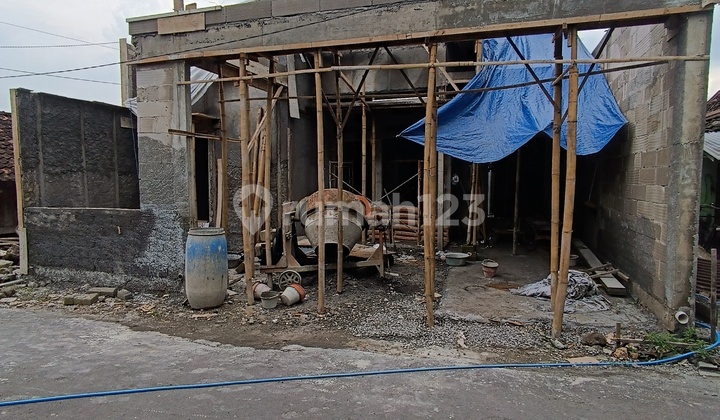 Rumah Proses Bangun Desain Limasan Modern Dekat Kampus Uii