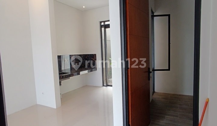 Ready-to-occupy house, ideal for UII students, located at Jalan Kaliurang km 13, near UII Campus. 2