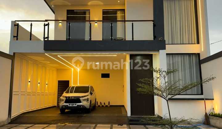 Rumah 2 Lantai dengan tanah yang luas Di Jl kronggahan ,Dekat Youth Center dan RSA UGM