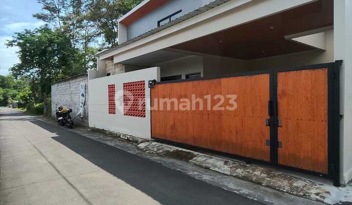 Rumah Tropis Kontemporer modern di Wedomartani,Utara SD Model Dan JOGJA BAY 2