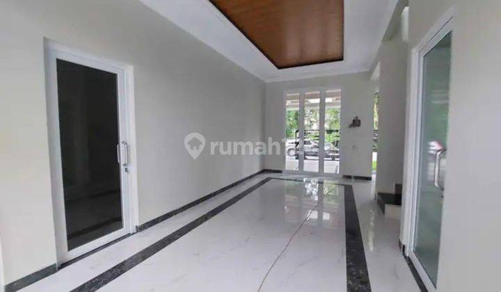 Rumah mewah desain kontemporer di jl. Palagan km 7,Dekat monjali Dan Al Azhar 2