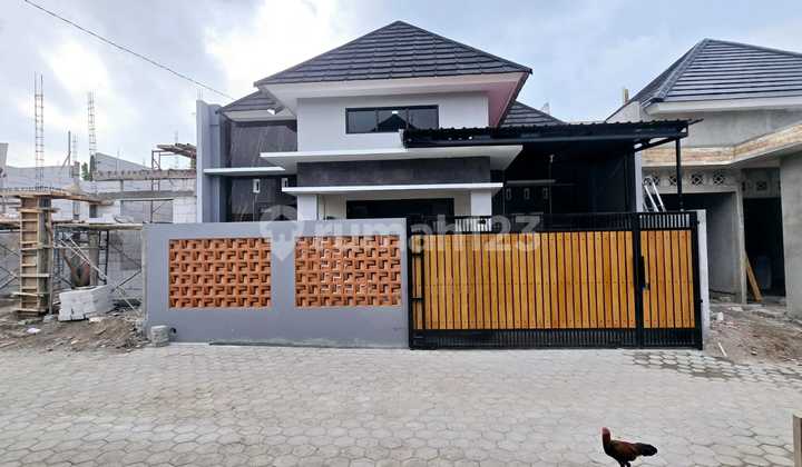 Ready-to-occupy house in Wedomartani Housing, near JOGJA BAY Waterboom. Ready-to-occupy house in Wedomartani Housing, near JOGJA BAY Waterboom.