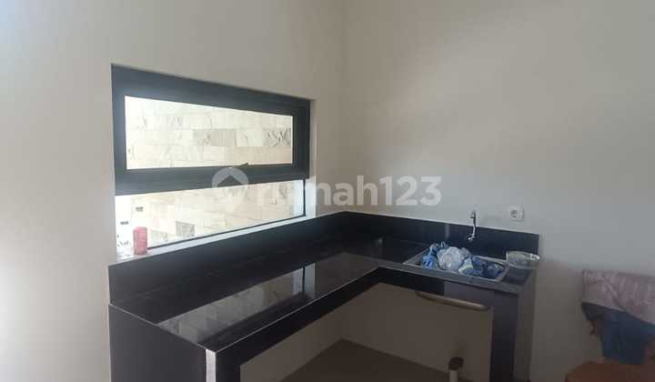 Rumah Baru Desain Kontemporer Modern di Jl.kaliurang Km 7,Dekat Kampus Ugm