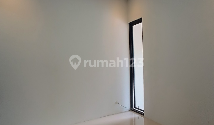 Ready-to-Live Modern Design House, Carport Fits 2 Cars, In Maguwoharjo Near Hermina Hospital.