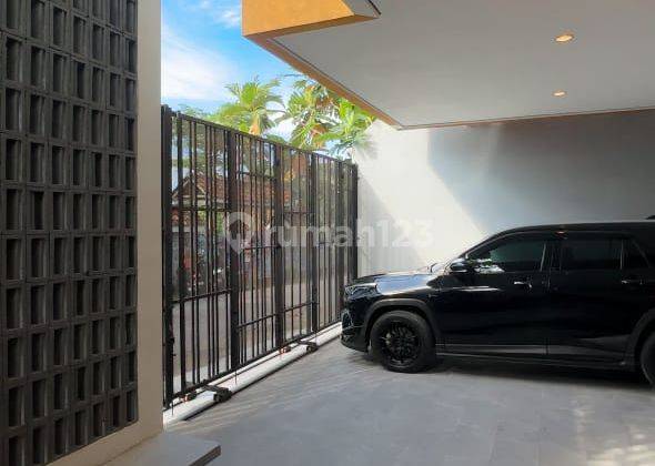 Rumah desain kontemporer modern di jl. Kaliurang km 8 Dekat Kampus UGM 2