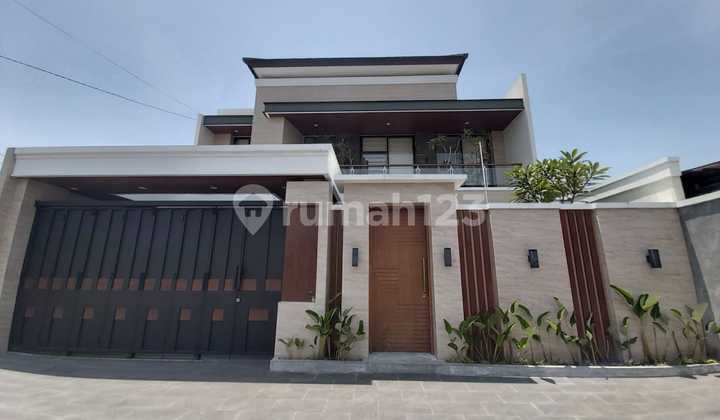 Rumah Mewah 2 Lantai Desain Limasan Modern Private Pool di Jl.gito Gati Sleman,Dekat Sch