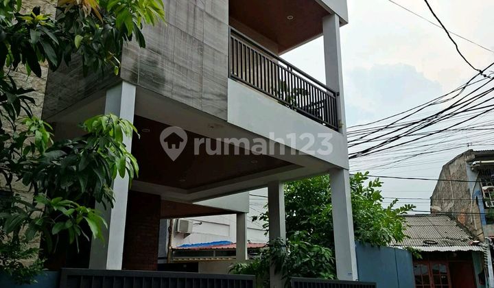2-Storey House Near LRT Ciracas Station, East Jakarta 2-Storey House Near LRT Ciracas Station, East Jakarta