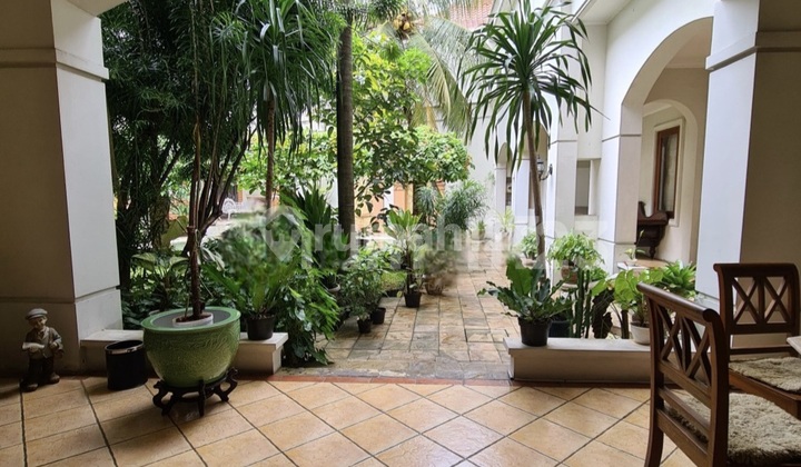 Sturdy House Ready to Live In Comfortable Safe Serene 2