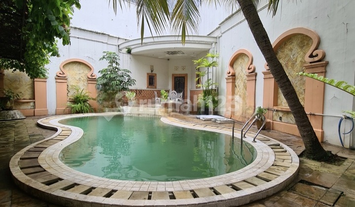 Sturdy House Ready to Live In Comfortable Safe Serene 1