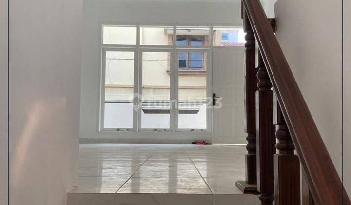 Dijual Cepat !!!
rumah Bagus Dan Rapi 3 Kamar Ada Garasi Di Tanjung Duren 2