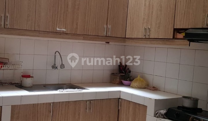 Rumah 5 Kamar Hadap Selatan Taman Ratu - SHM - Jalan 2 Mobil 2