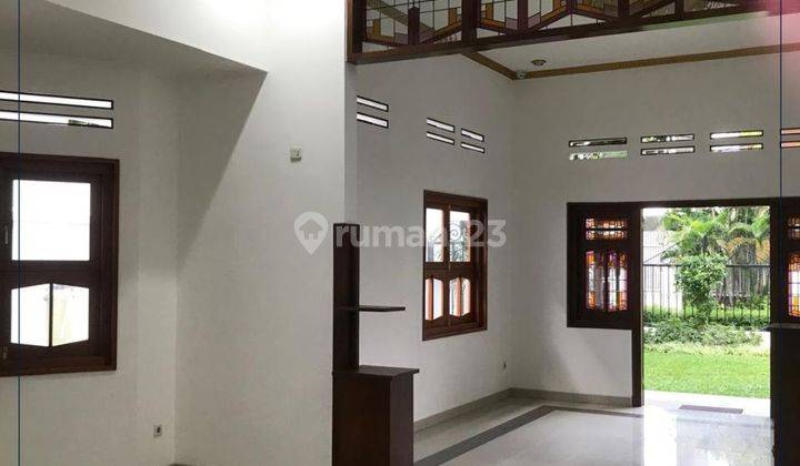 Dijual !! Rumah Bagus 2 Lantai Di Menteng - Jakarta Pusat