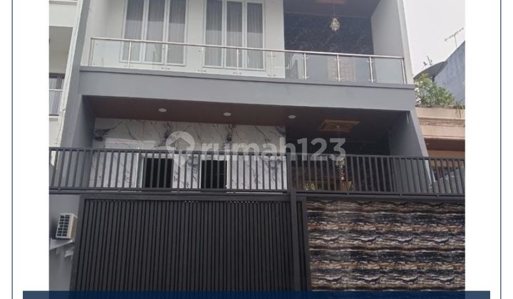 East-Facing Move-In Ready House in Sunter - 10 Meters Wide - 3-Car Road Access