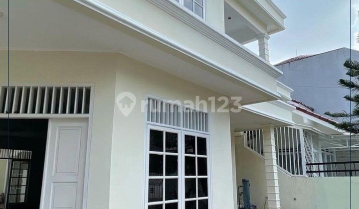 4-Bedroom House Ready to Move In, Located in Kebon Jeruk Indah Complex - 2 Car Road Access 2