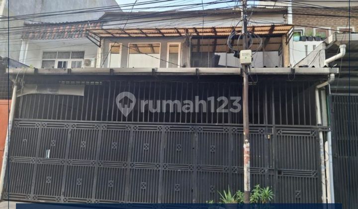 For Sale Attached Shophouse Ready to Use 8 Meters Wide in Jelambar, West Jakarta