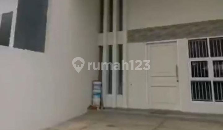 Dijual/Disewa Cepat !! Rumah Nyaman Siap Huni Lebar 6 Meter di Jelambar - Jakarta Barat 2