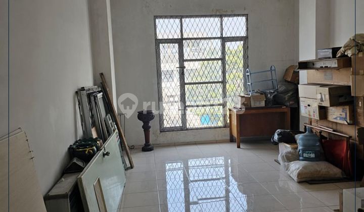 3-Storey Shophouse with Strategic Location in Grogol, Spacious Parking, 2-Car Road Access 2