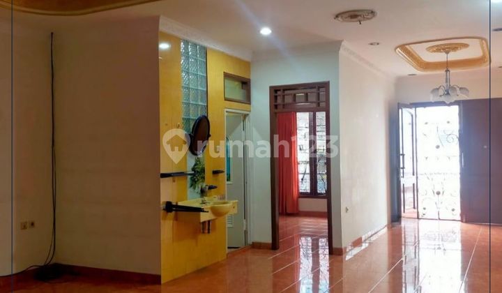 Luxury 6-Bedroom House Ready to Occupy, Strategically Located in Cideng, Central Jakarta Luxury 6-Bedroom House Ready to Occupy, Strategically Located in Cideng, Central Jakarta